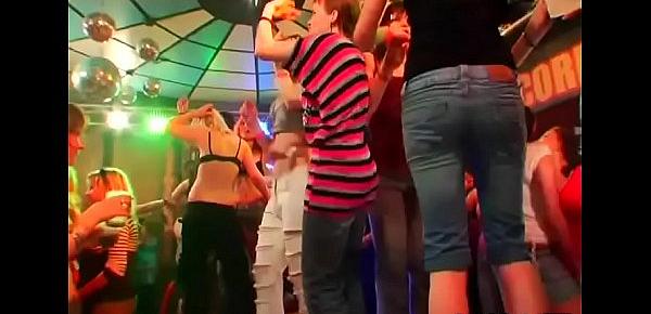 Drunk cheeks sucking weenie in club